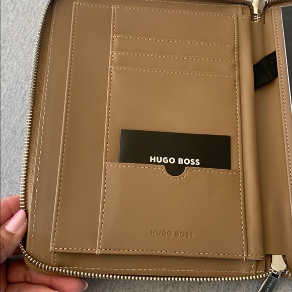 Hugo boss portfolio - Picture 5 of 10